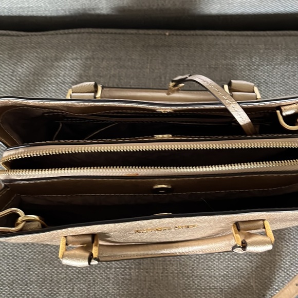 Michael Kors Satchel Saffiano Leather - Picture 6 of 6